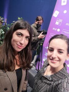 Melisa Erkurt und carmen Außerhuber Selfie k at Podcast Award PODCASTWERKSTATT